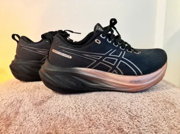 Premium ASICS GEL-SAIUN 3 bike usato — immagine 2 di 6
