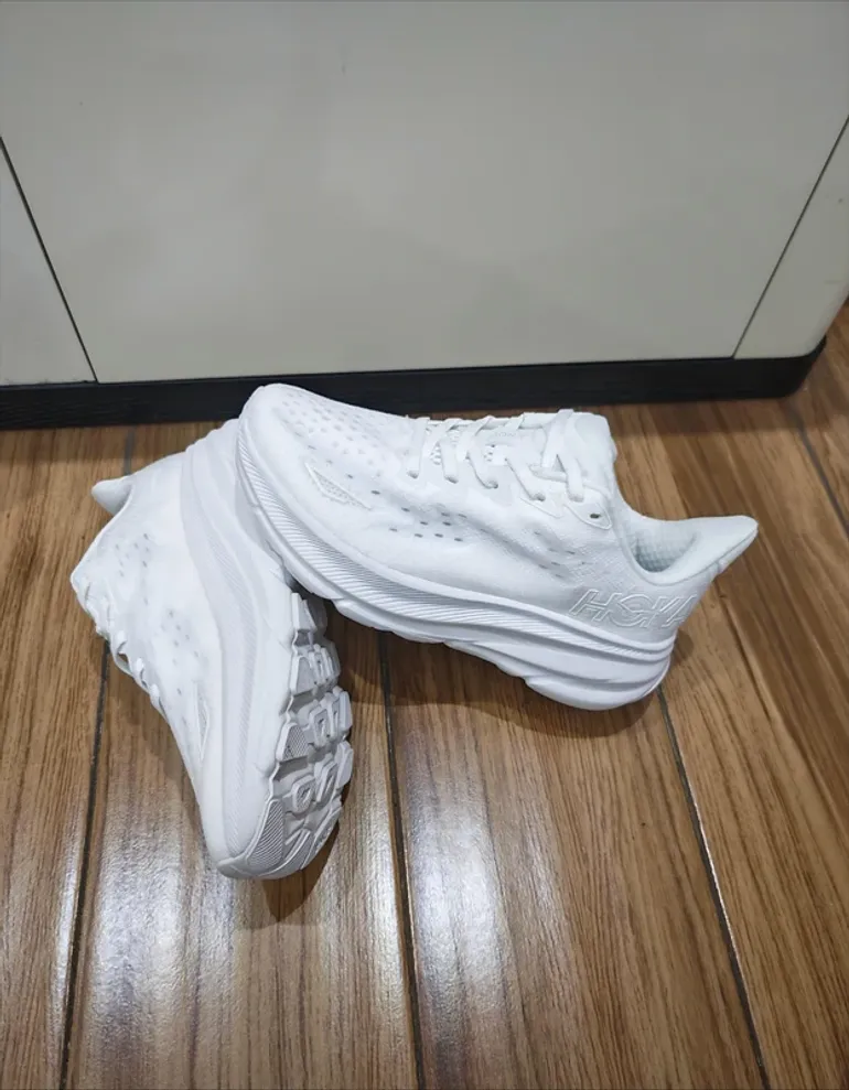 Gebrauchtes Hoka Chaussure blanche taille 41 bike — Bild 3 von 4