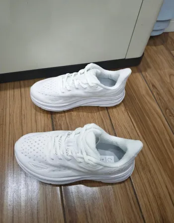 Gebrauchtes Hoka Chaussure blanche taille 41 bike — Bild 2 von 4