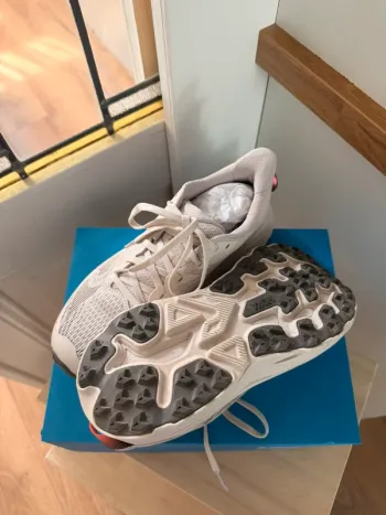 Hoka Challenger 8 bike d'occasion — image 4 sur 6