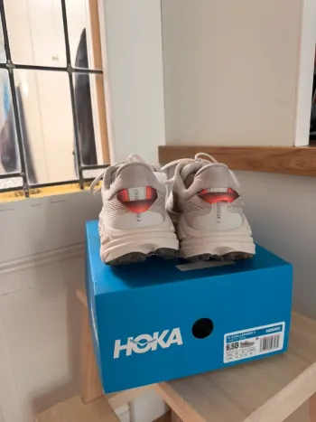 Hoka Challenger 8 bike d'occasion — image 5 sur 6