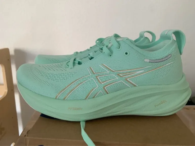 Tweedehands Asics Nimbus 26 bike — afbeelding 2 van 2