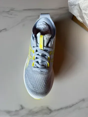 Tweedehands Asics Gel Nimbus 27 bike — afbeelding 2 van 5