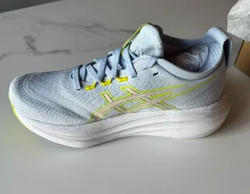 Tweedehands Asics Gel Nimbus 27 bike — afbeelding 3 van 5