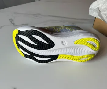 Tweedehands Asics Gel Nimbus 27 bike — afbeelding 4 van 5