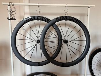 Käytetty Aim One Carbon spoke wheel 1265g 50mm 2026 bike