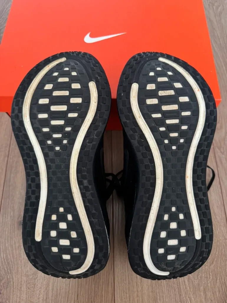 Tweedehands Nike Vomero Plus bike — afbeelding 9 van 9