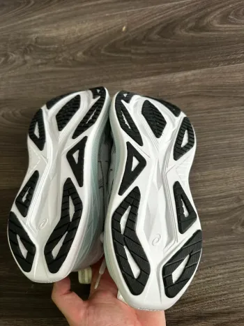 Used Asics Superblast 2 bike — image 3 of 4