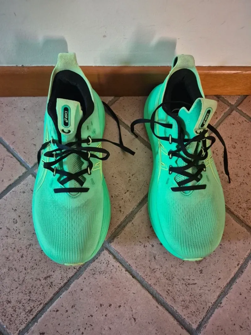 Gebrauchtes Asics Nimbus 28 Running Shoes