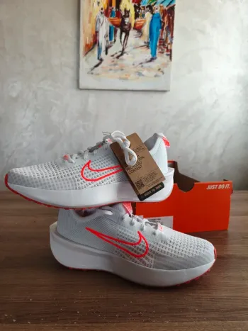 White Nike Interact Run bike d'occasion — image 2 sur 10