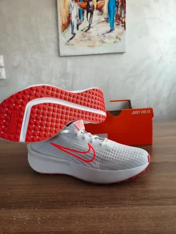 White Nike Interact Run bike d'occasion — image 3 sur 10