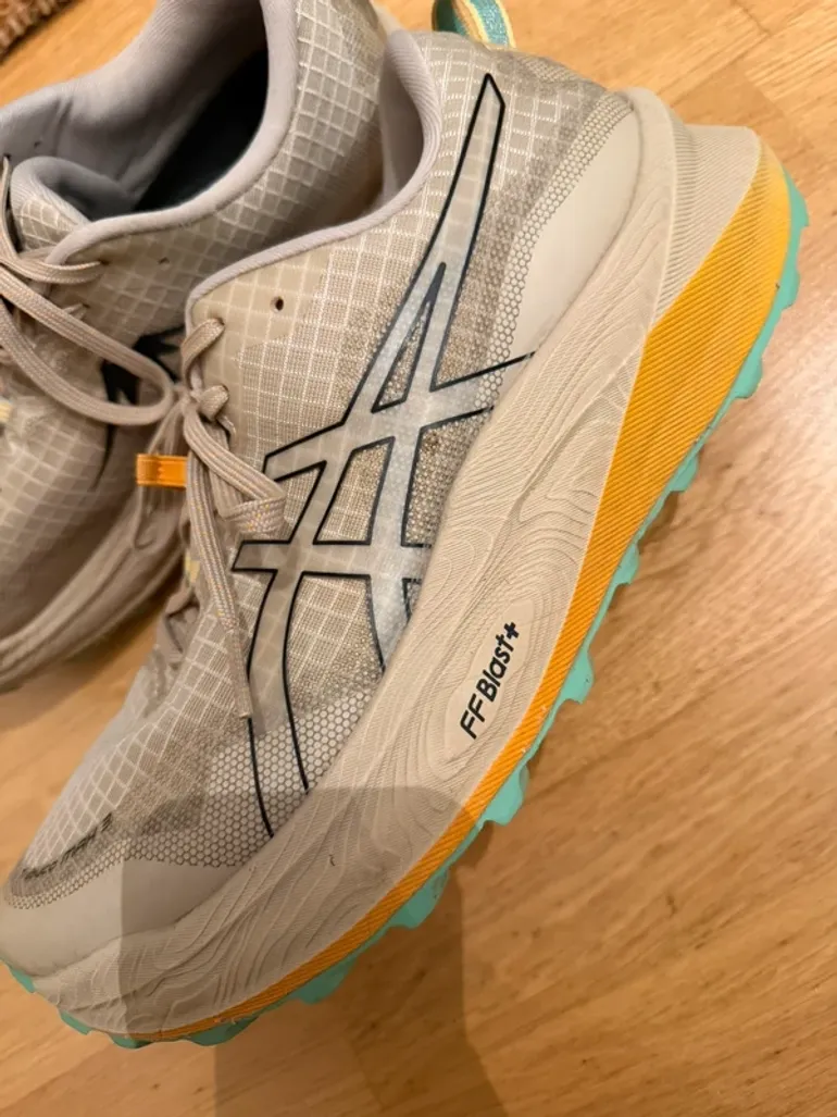 Used Asics Trabuco Max 3 bike — image 3 of 7