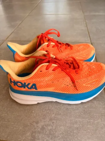 Hoka Shoes bike usato — immagine 3 di 8