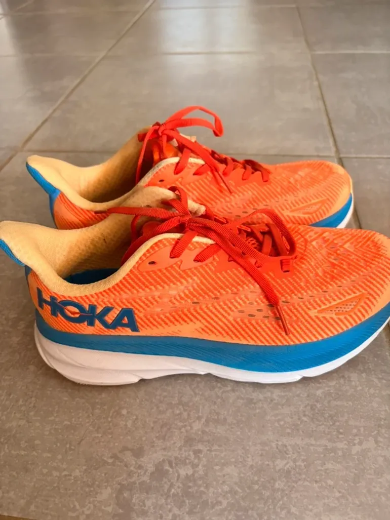 Hoka Shoes bike usato — immagine 3 di 8