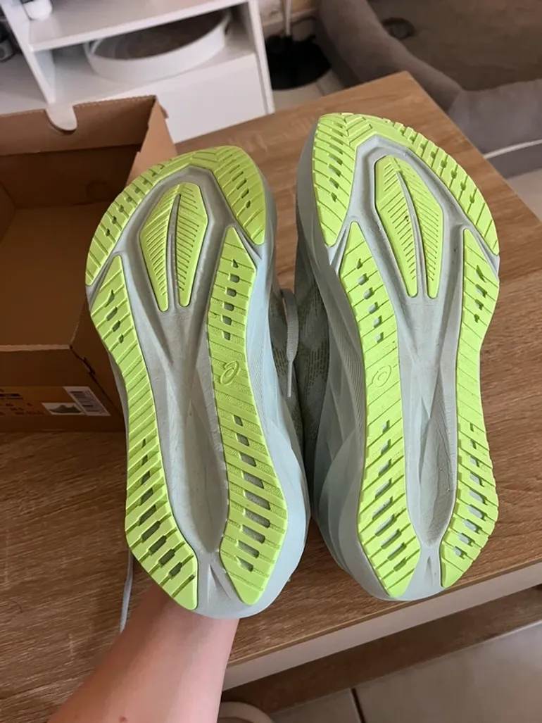 Used Asics Running Shoes bike — image 9 of 9
