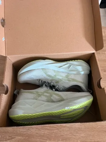 Asics Running Shoes bike usato