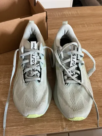 Used Asics Running Shoes bike — image 2 of 9