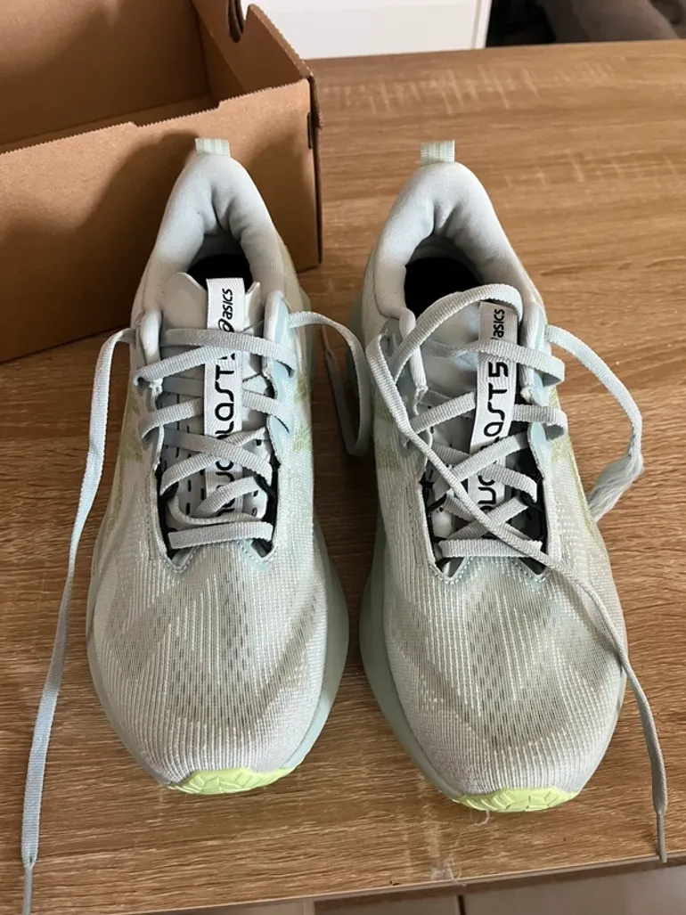 Used Asics Running Shoes bike — image 2 of 9