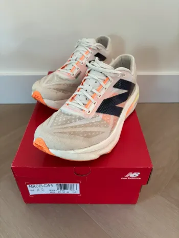 New Balance Fuelcell SuperComp EliteV4 bike d'occasion