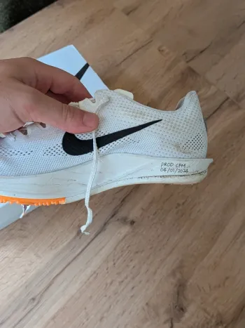 Orange Nike ZoomX Dragonfly 2 bike d'occasion — image 12 sur 15