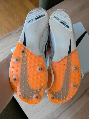 Orange Nike ZoomX Dragonfly 2 bike d'occasion — image 14 sur 15