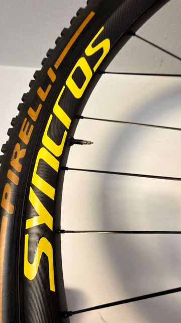 Used Syncros Silverton 1.0s Wheelset 2025 bike — image 3 of 9