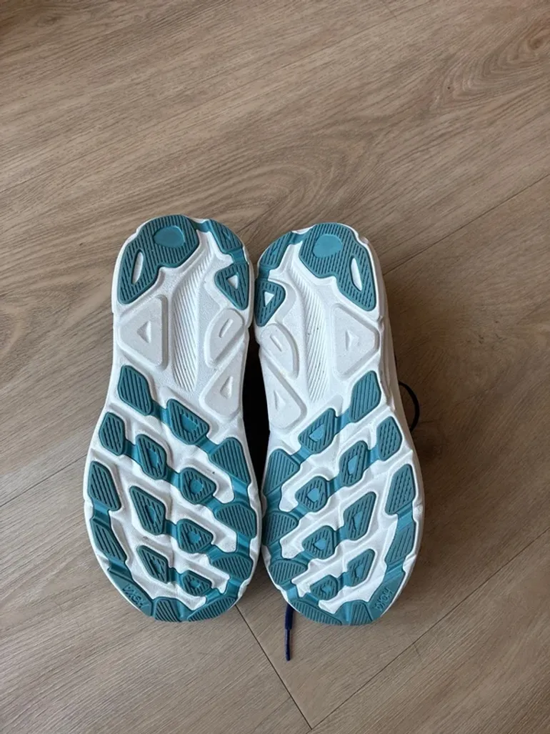 Hoka Clifton 9 bike d'occasion — image 2 sur 4