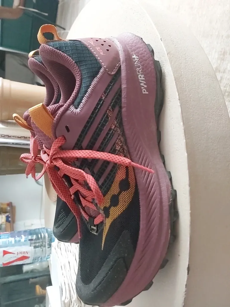 Used Saucony Running Shoes T.39 bike — image 2 of 6