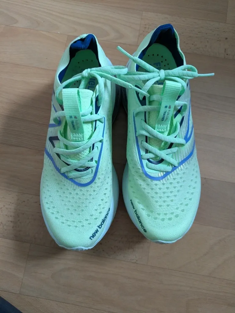 New Balance FuelCell SuperComp Trainer v3 bike de segunda mano — imagen 4 de 6
