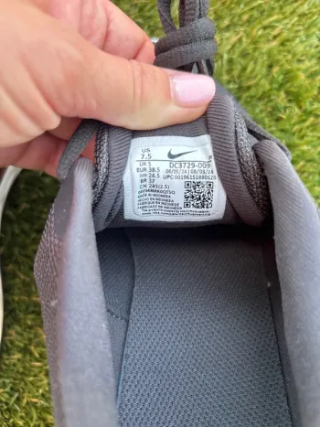 Used Nike Shoes bike — image 7 of 8