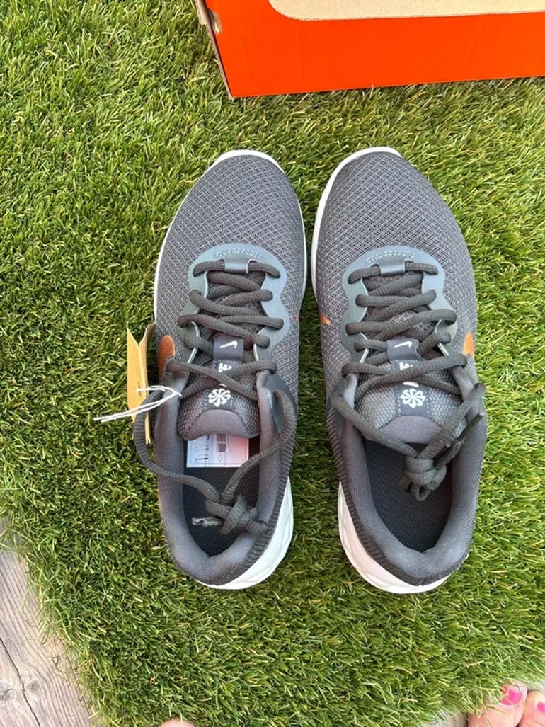 Used Nike Shoes bike — image 8 of 8