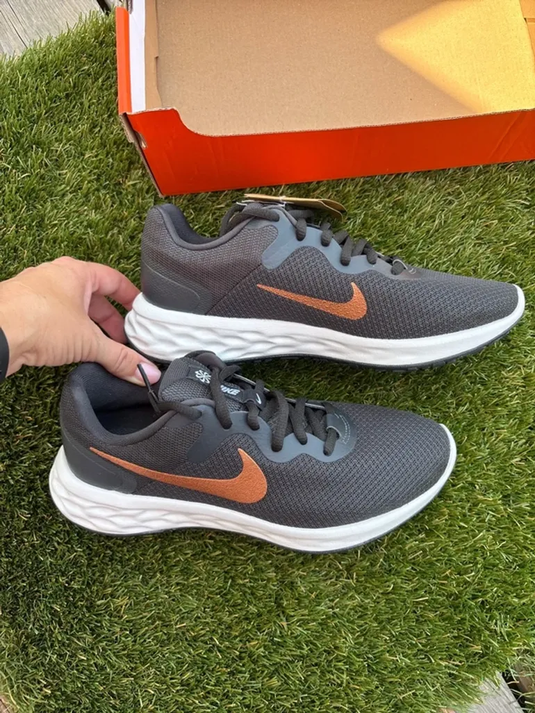 Used Nike Shoes bike — image 4 of 8
