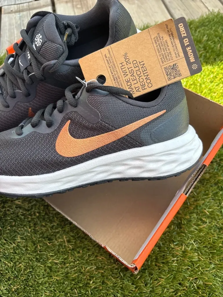 Used Nike Shoes bike — image 2 of 8