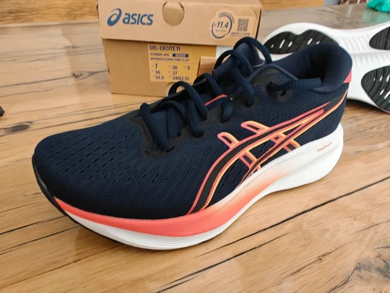 Używany Asics Gel-Excite 11 bike — zdjęcie 2 z 6