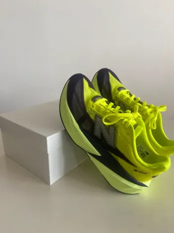 Brugt New Balance FuelCell Rebel V5 bike