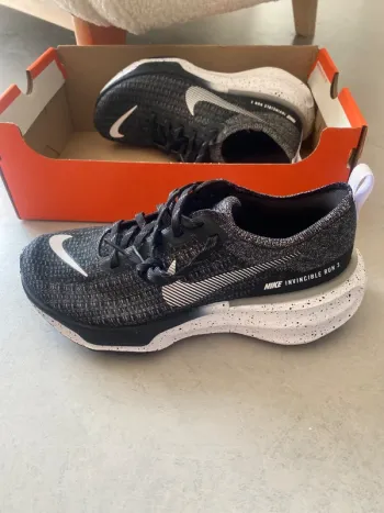 Käytetty Nike Invincible Run FK3 bike