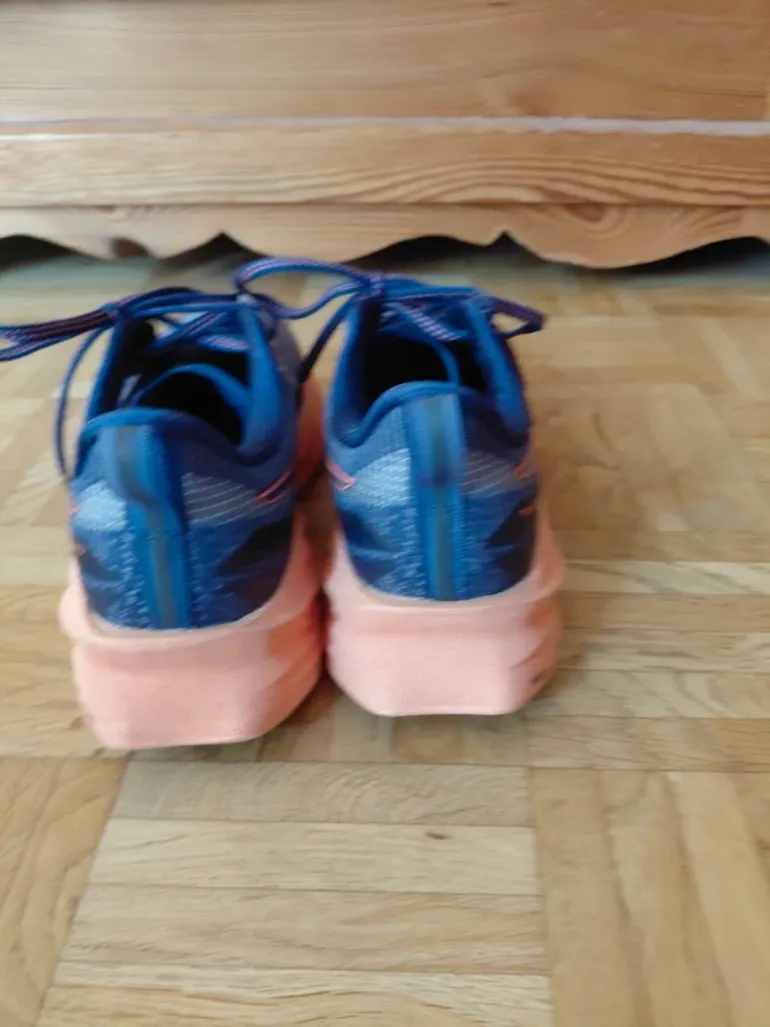 Used Asics Novablast 3 bike — image 4 of 7