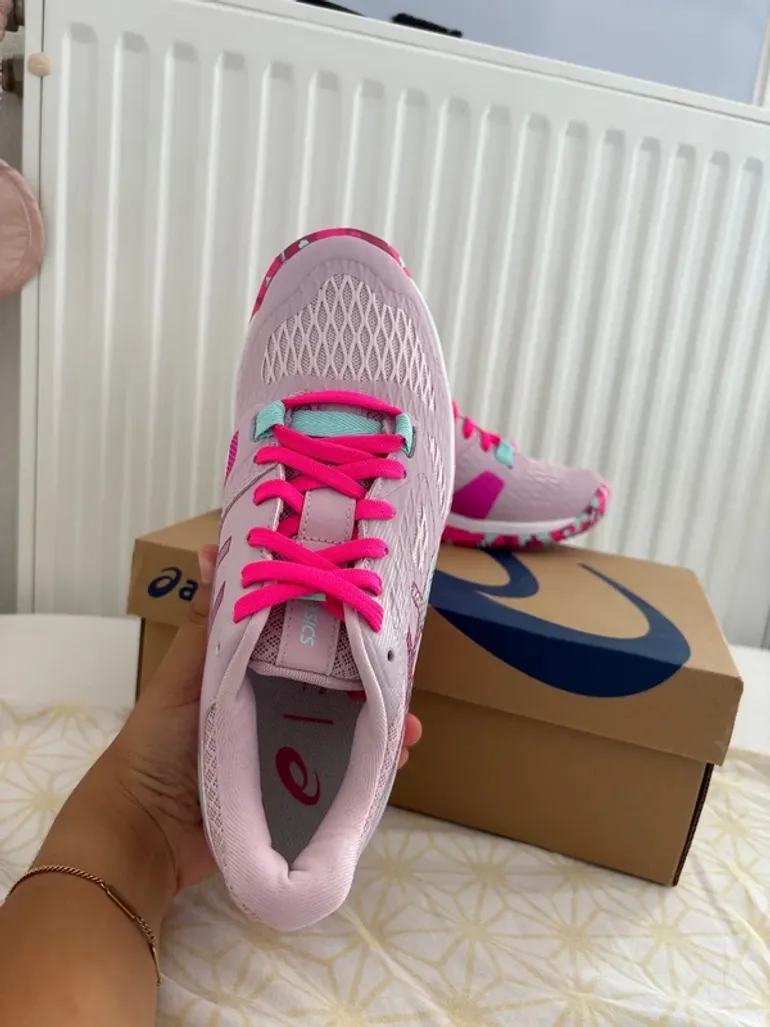 Used Asics Running Shoes bike — image 3 of 6