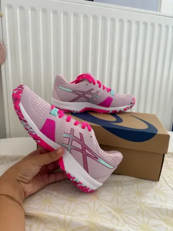 Used Asics Running Shoes bike — image 4 of 6