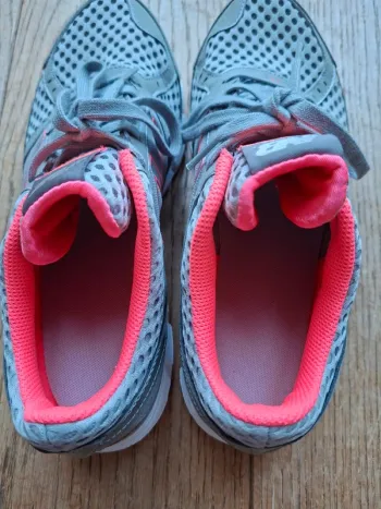 Used New Balance 750 v1 bike — image 6 of 7