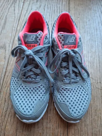 Used New Balance 750 v1 bike — image 2 of 7