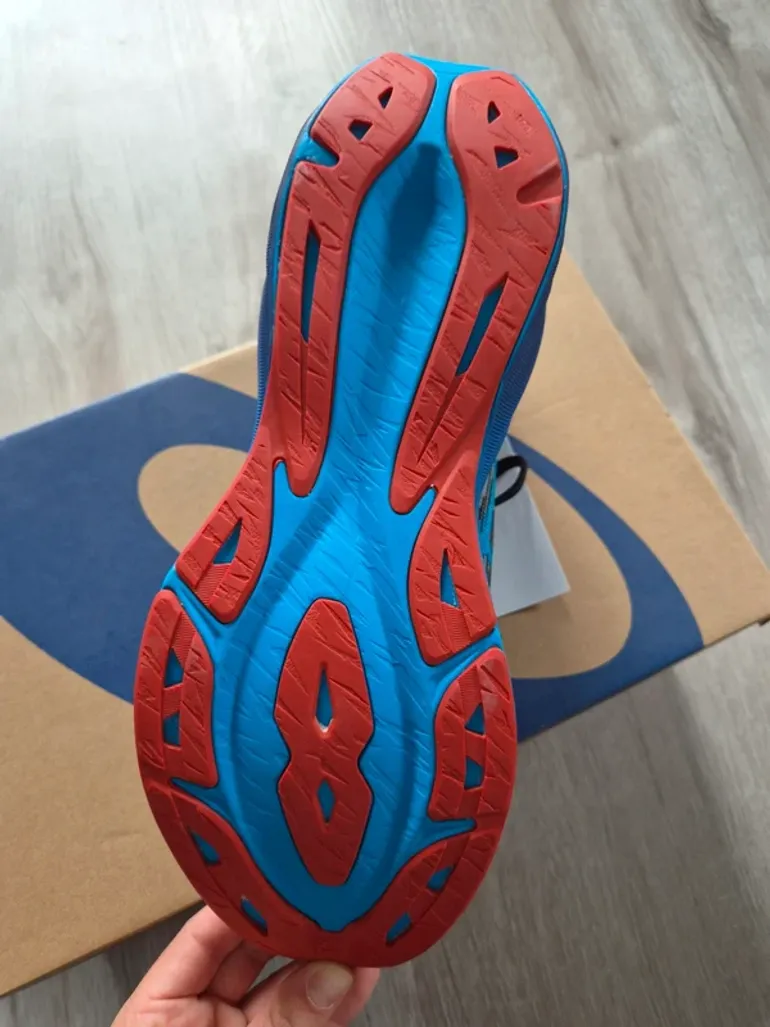 Used Asics Novablast 3 bike — image 3 of 4