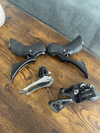 Použité Shimano mini groupe 105 12 V hydraulique 2024 bike