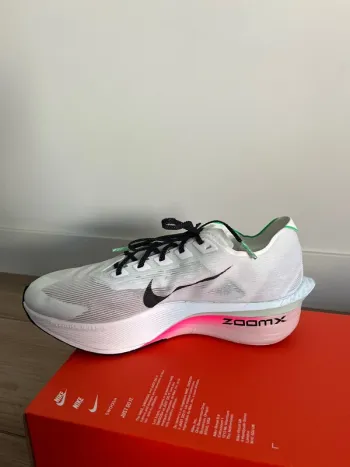Used Hyper ZoomX Vaporfly Next% 4 bike — image 3 of 10