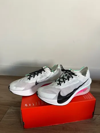Used Hyper ZoomX Vaporfly Next% 4 bike