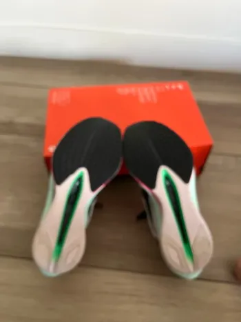 Used Hyper ZoomX Vaporfly Next% 4 bike — image 9 of 10