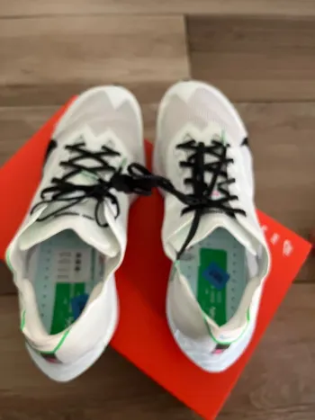 Used Hyper ZoomX Vaporfly Next% 4 bike — image 7 of 10