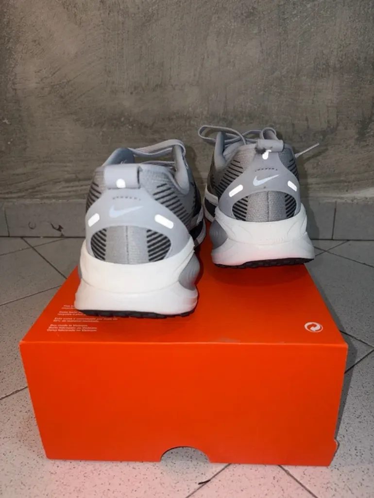 Used Nike Vomero 18 bike — image 4 of 8