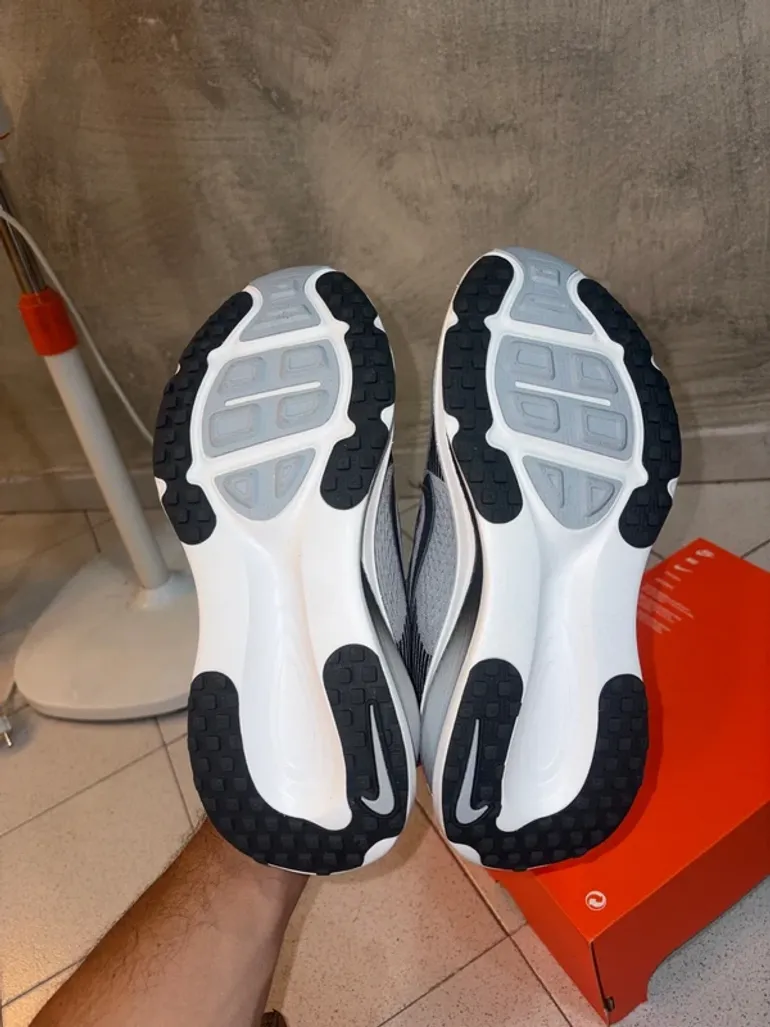 Used Nike Vomero 18 bike — image 5 of 8