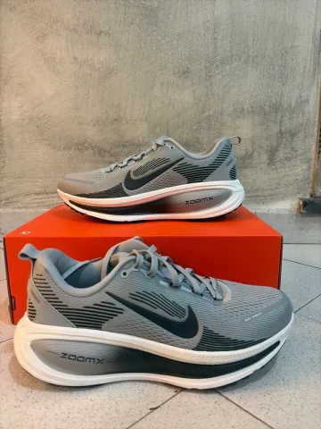 Brugt Nike Vomero 18 Running Shoes